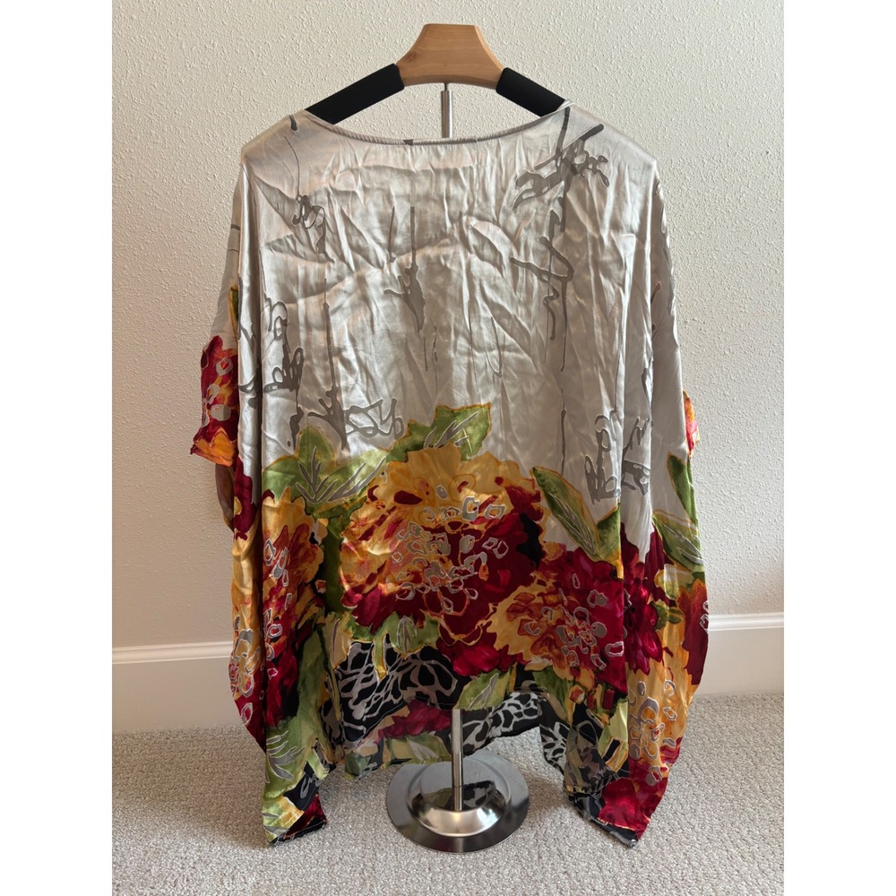 Chico's Poncho Top Womens M/L Silver Red Floral Silk Blend Kimono Blouse